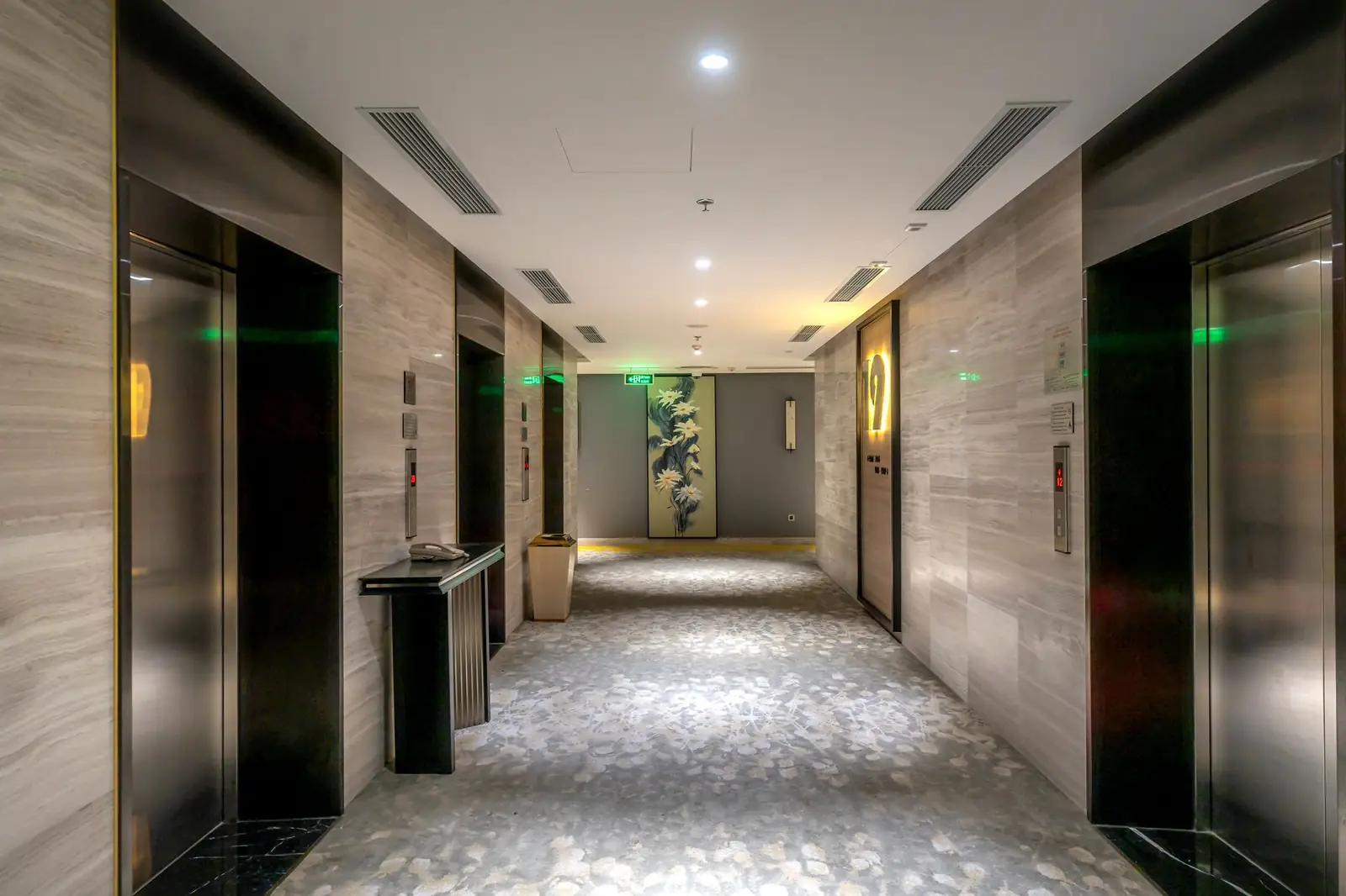 Monoralodgereport  interior corridor